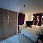 Apartamento De Tres Habitaciones En Playa De Embossa