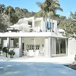 Villa Blue Rose