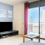 Apartamento De Tres Habitaciones En Playa De Embossa