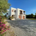 Authentic Villa With Amazing Pool