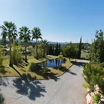 Villa Linda, Ruime Prive-Villa Met Zwembad Met Prachtige Tuin