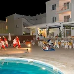 Apartamentos Cala Llonga Playa