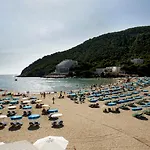 Apartamentos Cala Llonga