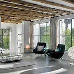 Stylish 5 Bedroom Luxury Villa With Pool And Sauna