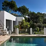 Stylish 5 Bedroom Luxury Villa With Pool And Sauna
