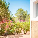 Exclusive Villa In Porroig