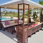 6Br Villa - Sleeps 14 - Pool - Garden - Sea View
