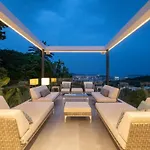 Opulent Retreat Manor Suites