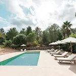 Holiday Home With Wooden-Beamed Patio