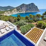 Magnificent Villa In Luxurious Retreat