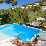 Classic Villa For 12- Pool, Bbq, Big Exterior Area