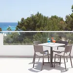 Apartamentos Typic Art