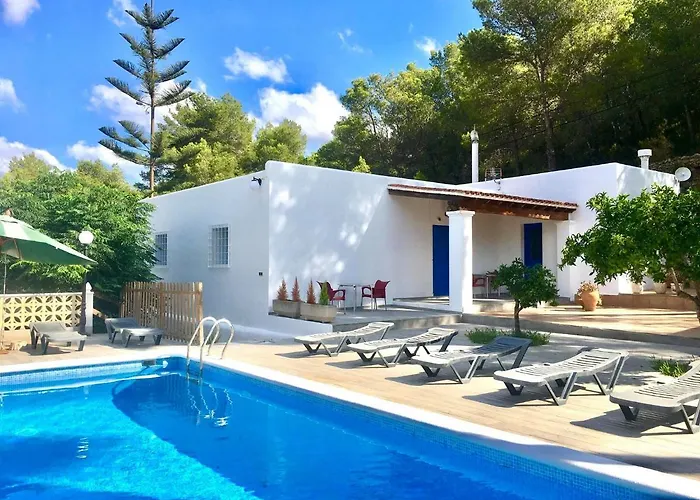 Villa Alexa This Charming Villa Is Just A 10 Min Drive To Either Playa Den Bossa Or San Antonio