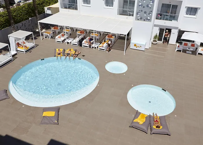 Playa Grande Apartments