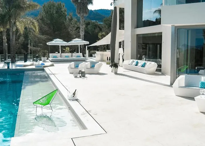 Villa Blue Rose