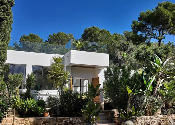 Stylish 5 Bedroom Luxury Villa With Pool And Sauna