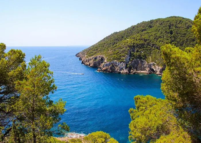 7 Bedroom Villa With Pool - 5Mins Walk To Cala Llonga Beach - Can Ramon