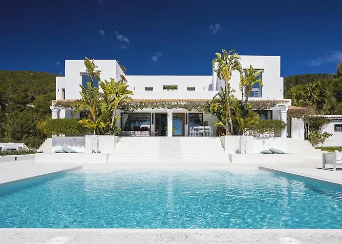 Impressive Holiday Home With Views