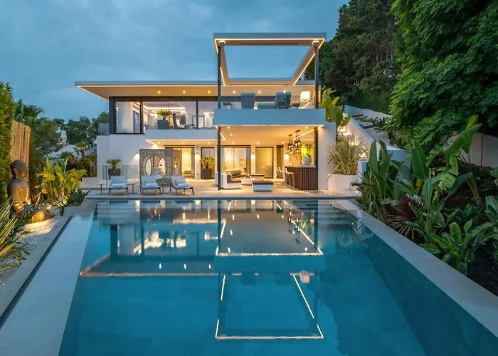 Opulent Retreat Manor Suites