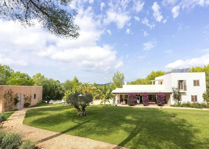 Holiday Home With Wooden-Beamed Patio