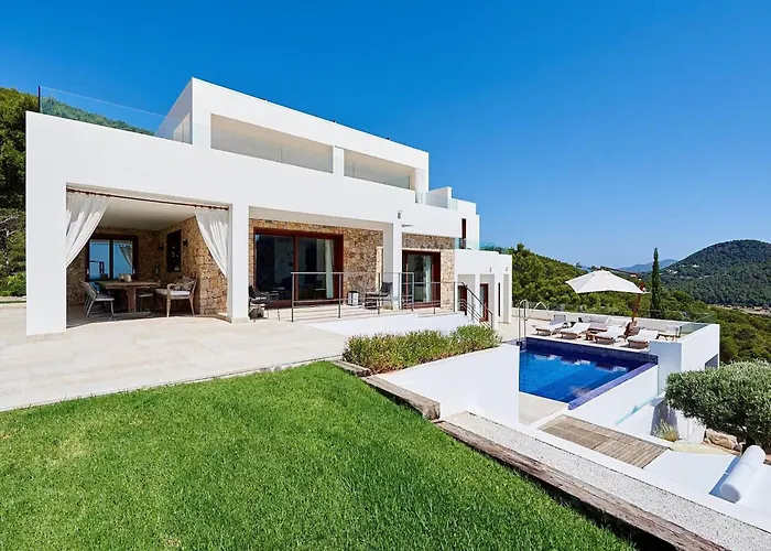 Magnificent Villa In Luxurious Retreat