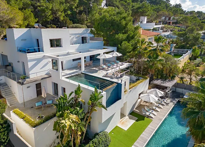 Villa In Cala Salada Sleeps 14