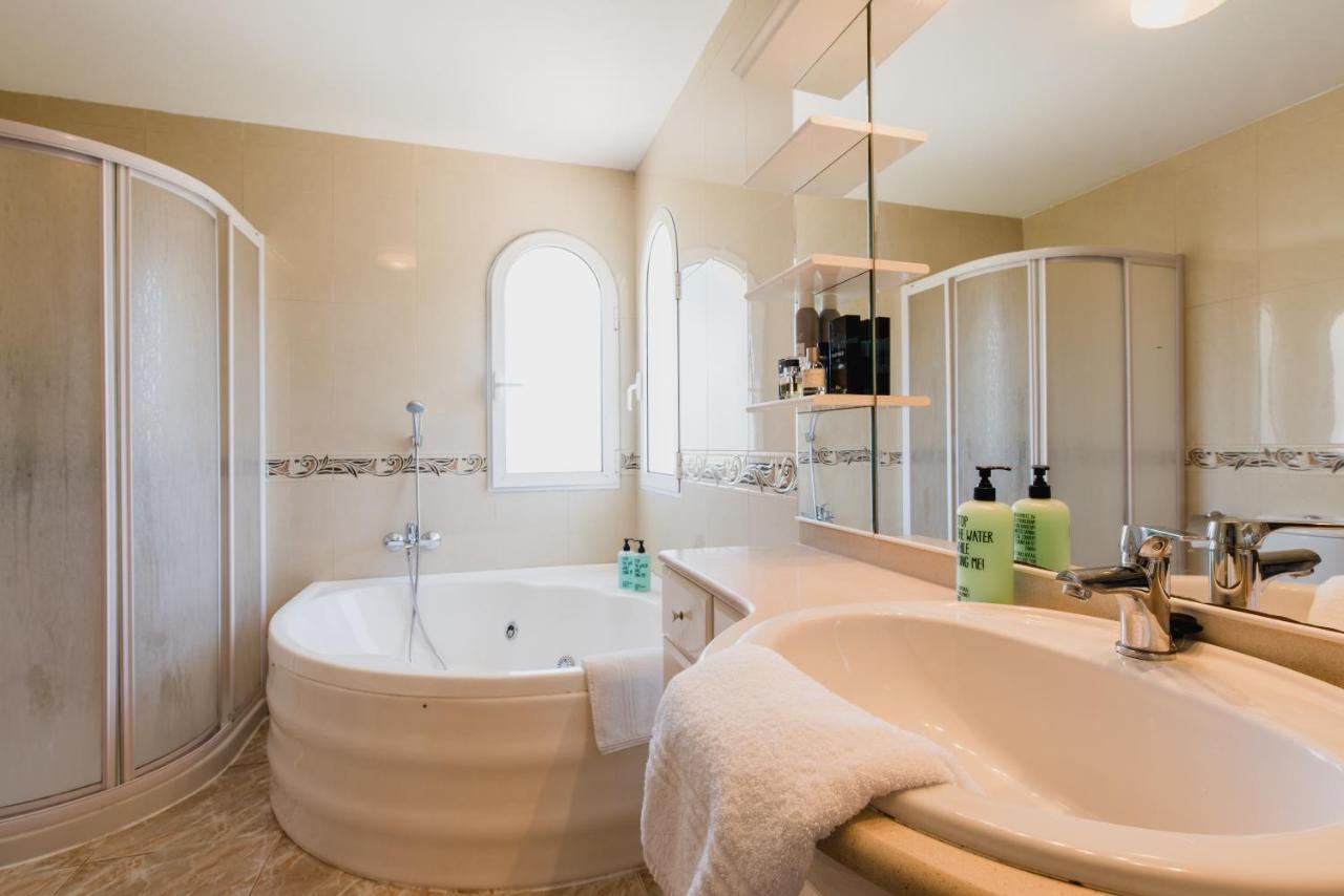 Friends & Family Friendly 5 Bedroom In Jesus Pousada *