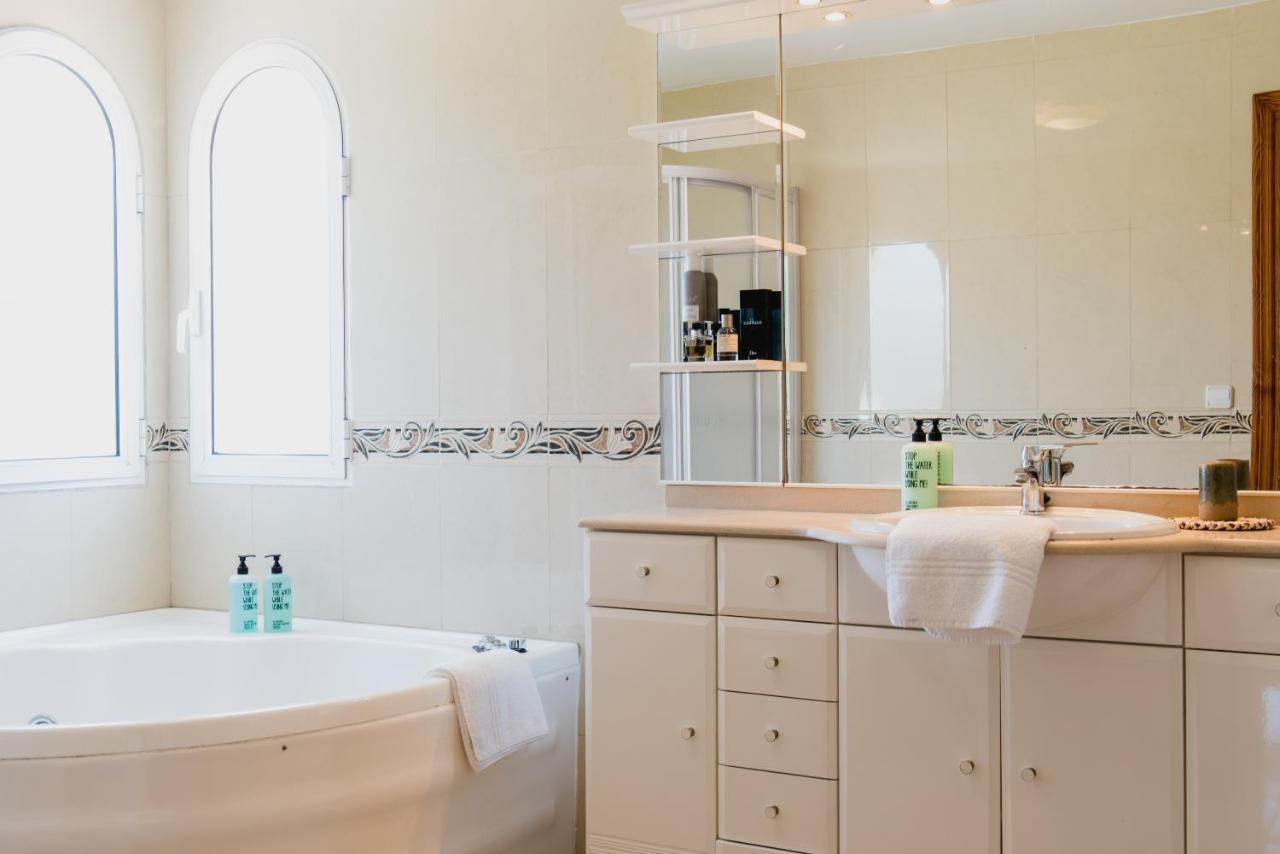 Friends & Family Friendly 5 Bedroom In Jesus Pousada