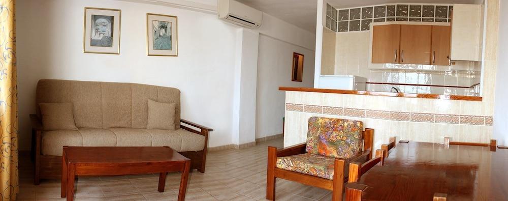 Llevant Hotel *
