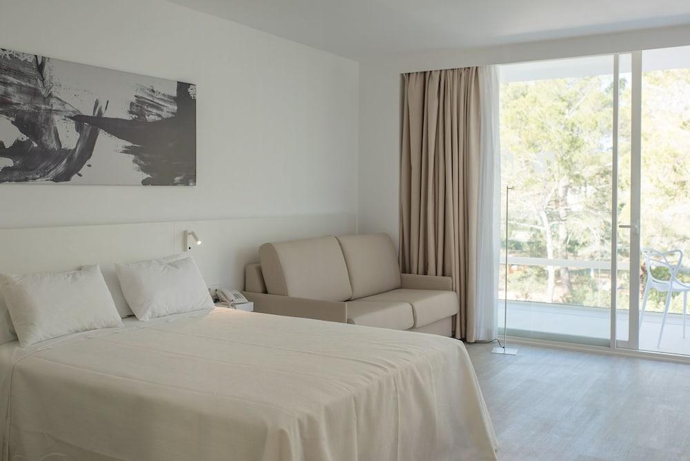 Els Pins Hotel