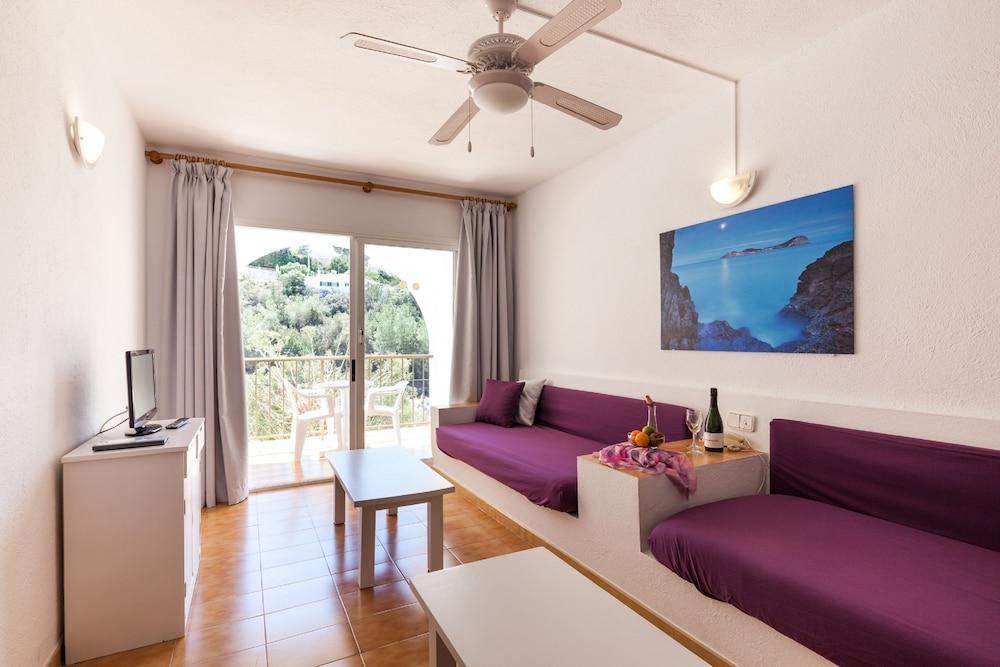 Aparthotel Puerto Cala Vadella 2*