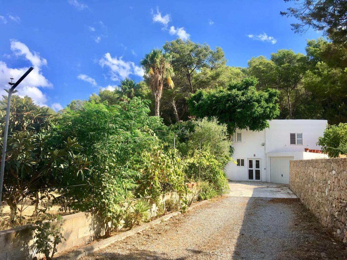 Villa Alexa Charming Is Just A 10 Min Drive To Either Playa Den Bossa Or San Antonio Sant Josep de sa Talaia