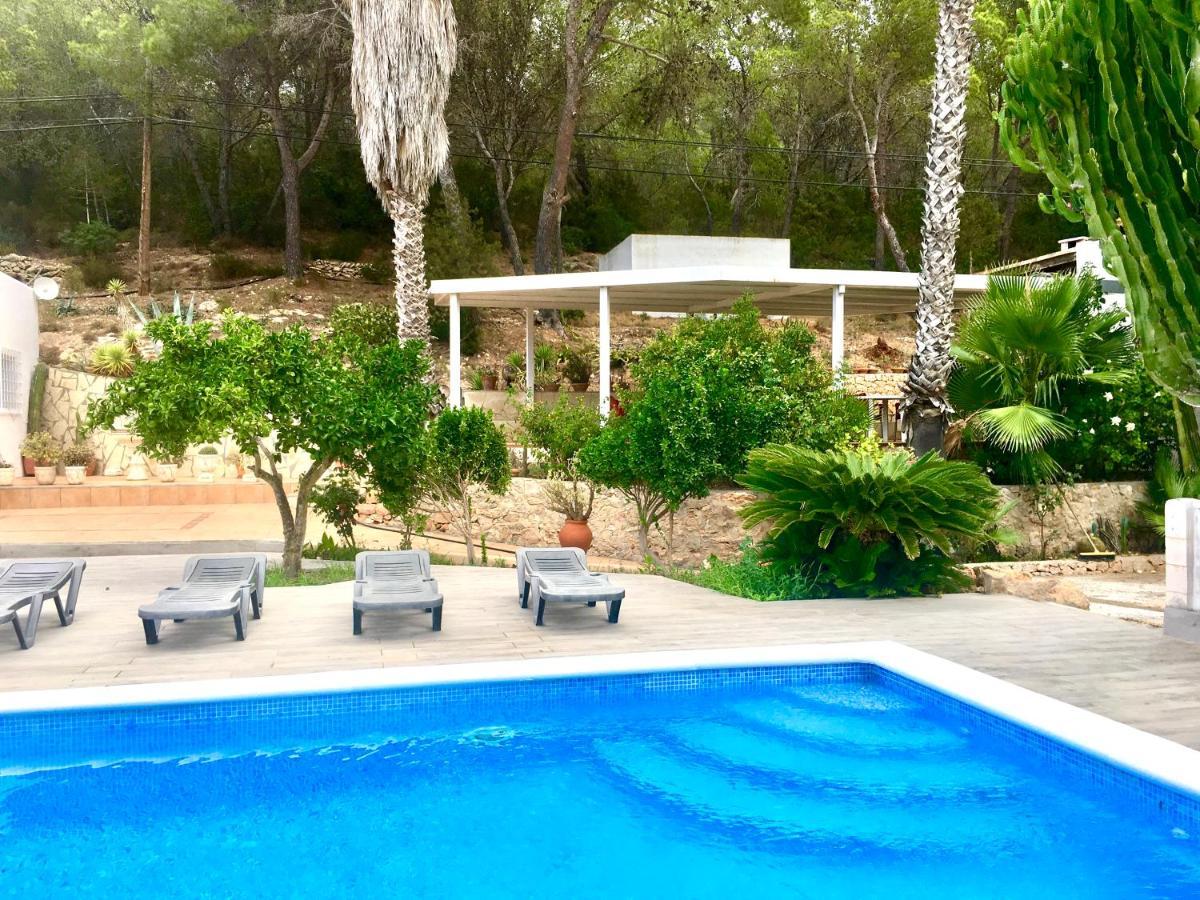 Alexa Charming Is Just A 10 Min Drive To Either Playa Den Bossa Or San Antonio *
