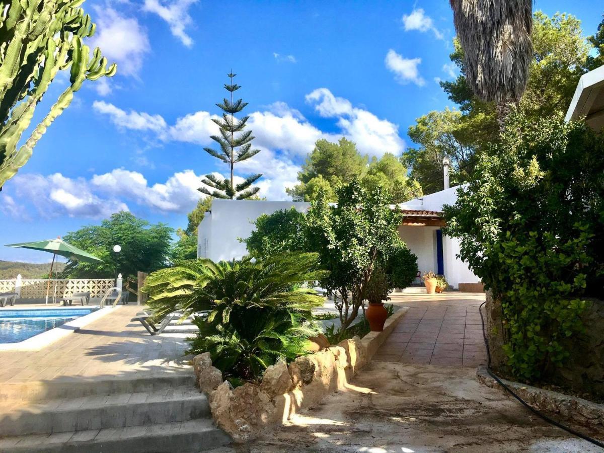 Villa Alexa Charming Is Just A 10 Min Drive To Either Playa Den Bossa Or San Antonio Sant Josep de sa Talaia