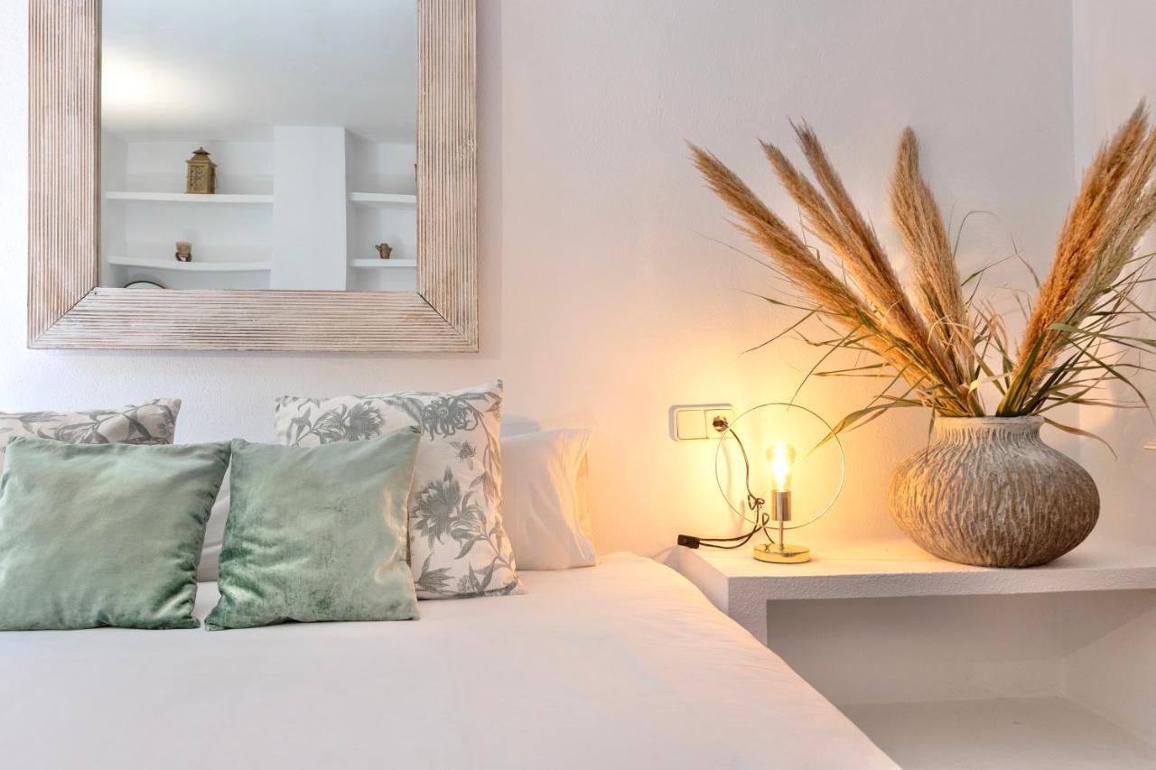 Perla, Luxury In With A Beautiful Sea View All The Way Up To Formentera Ferienhaus Es Cubells