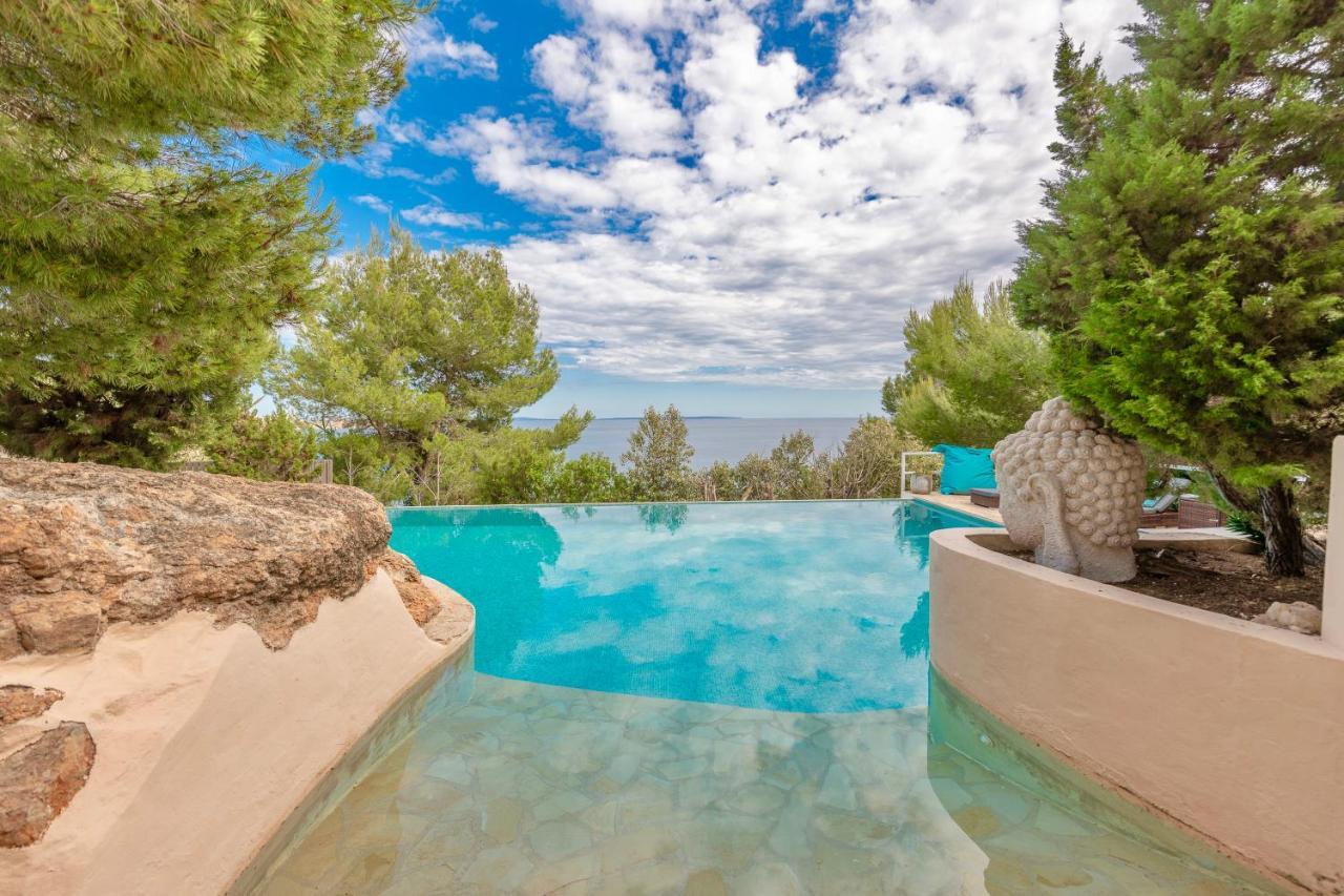 Perla, Luxury In With A Beautiful Sea View All The Way Up To Formentera Ferienhaus Es Cubells