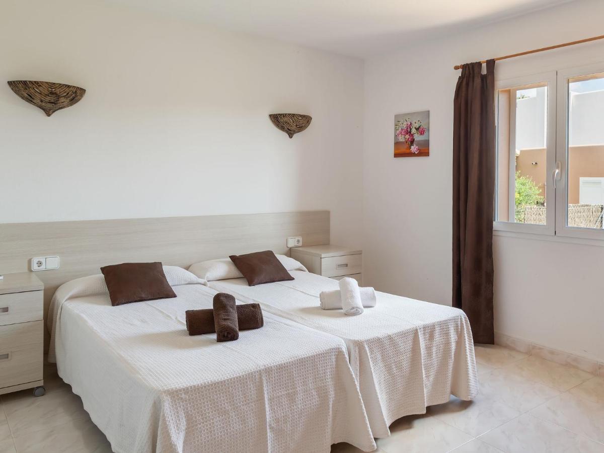 Ideally Located With Pool A Short Drive From Ibiza Town And The Beach *