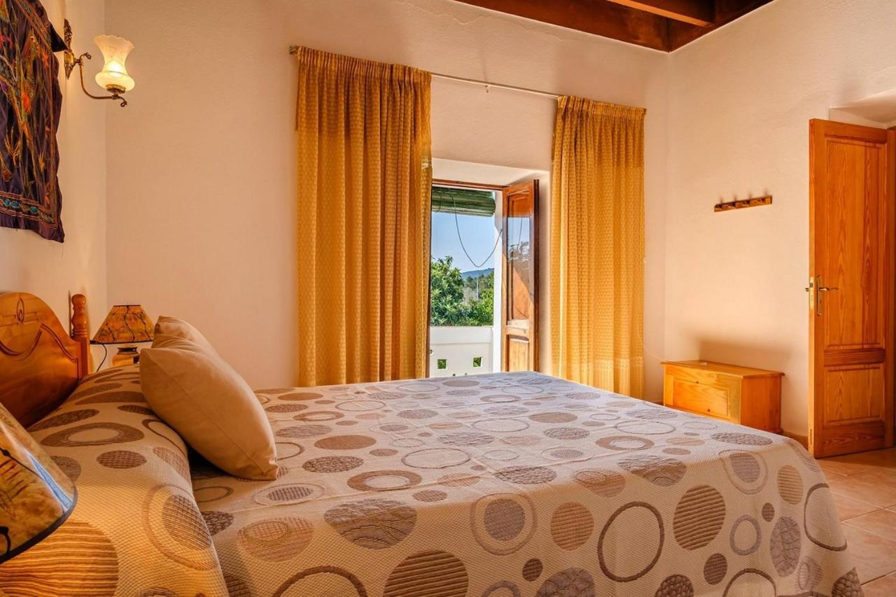 Elegant Sant Miquel: Private Pool Retreat Villa Sant Miquel De Balansat