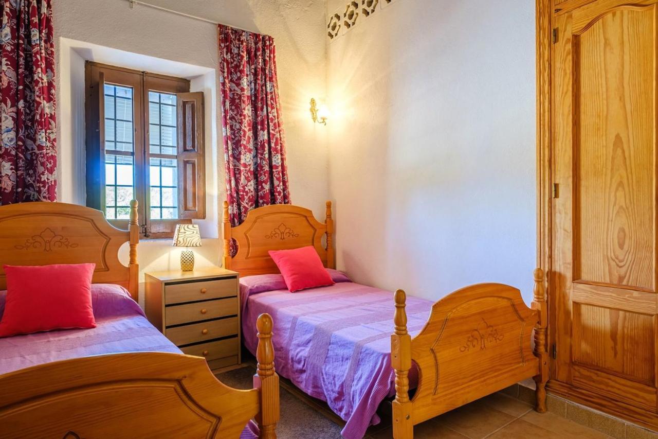Elegant Sant Miquel: Private Pool Retreat *