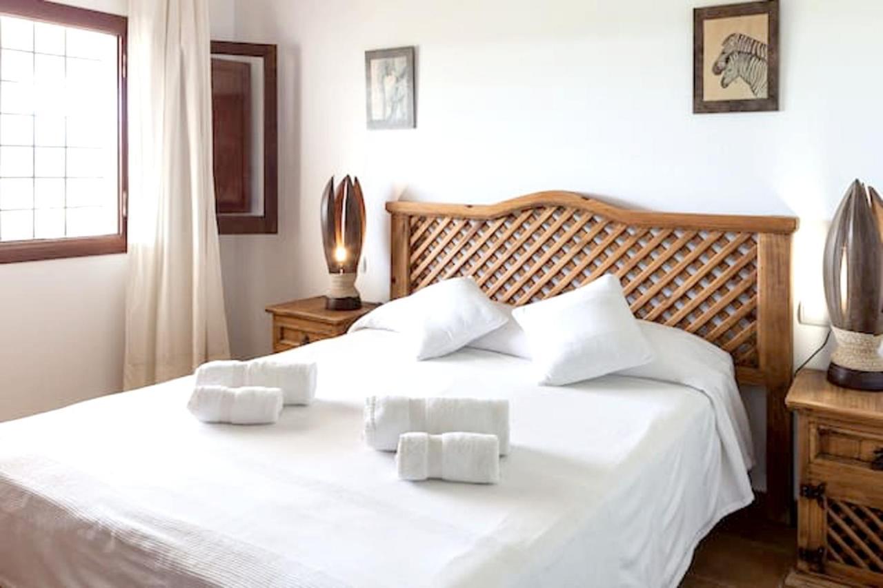 4 Bedrooms Villa With Private Pool Furnished Terrace And Wifi At Islas Baleares 5 Km Away From The Beach * San Antonio (Ibiza)
