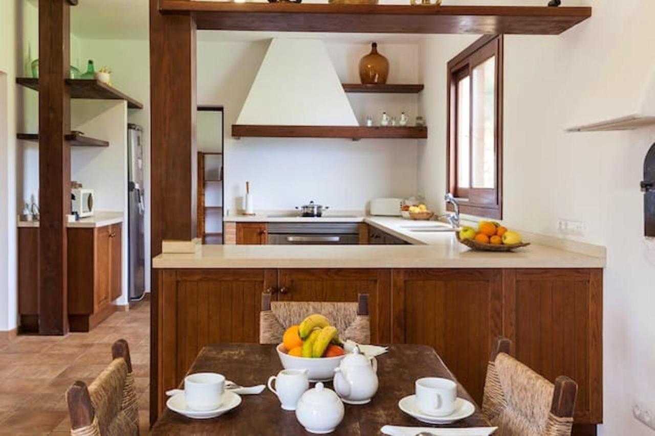 Villa 4 Bedrooms Villa With Private Pool Furnished Terrace And Wifi At Islas Baleares 5 Km Away From The Beach *