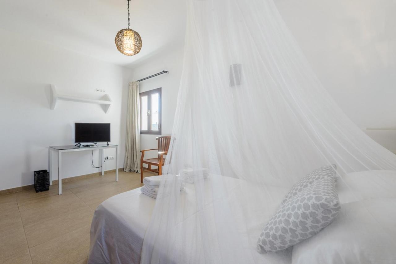Lloren Villa *