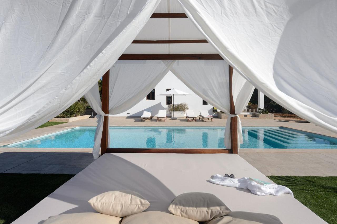 Lloren Villa *