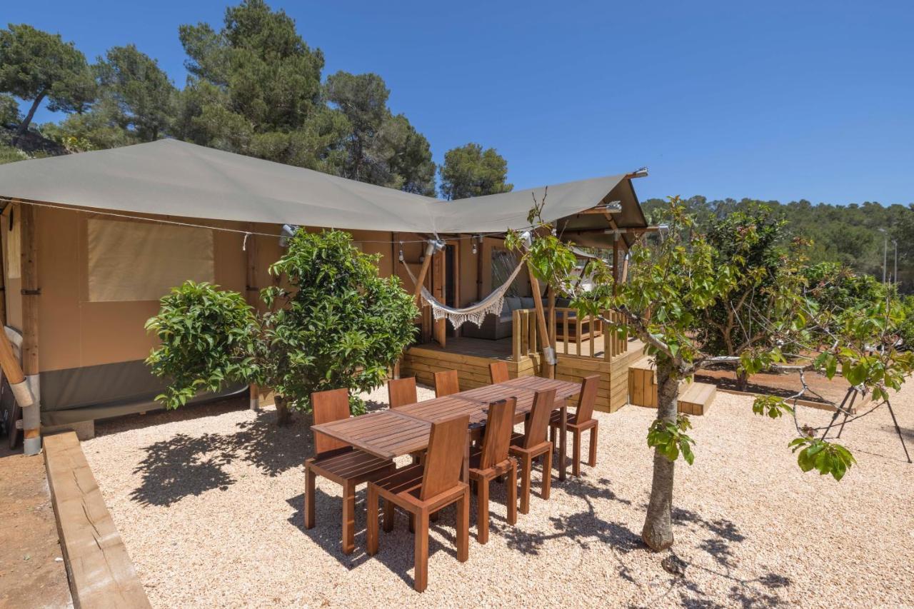 Villa Oasis Complex *
