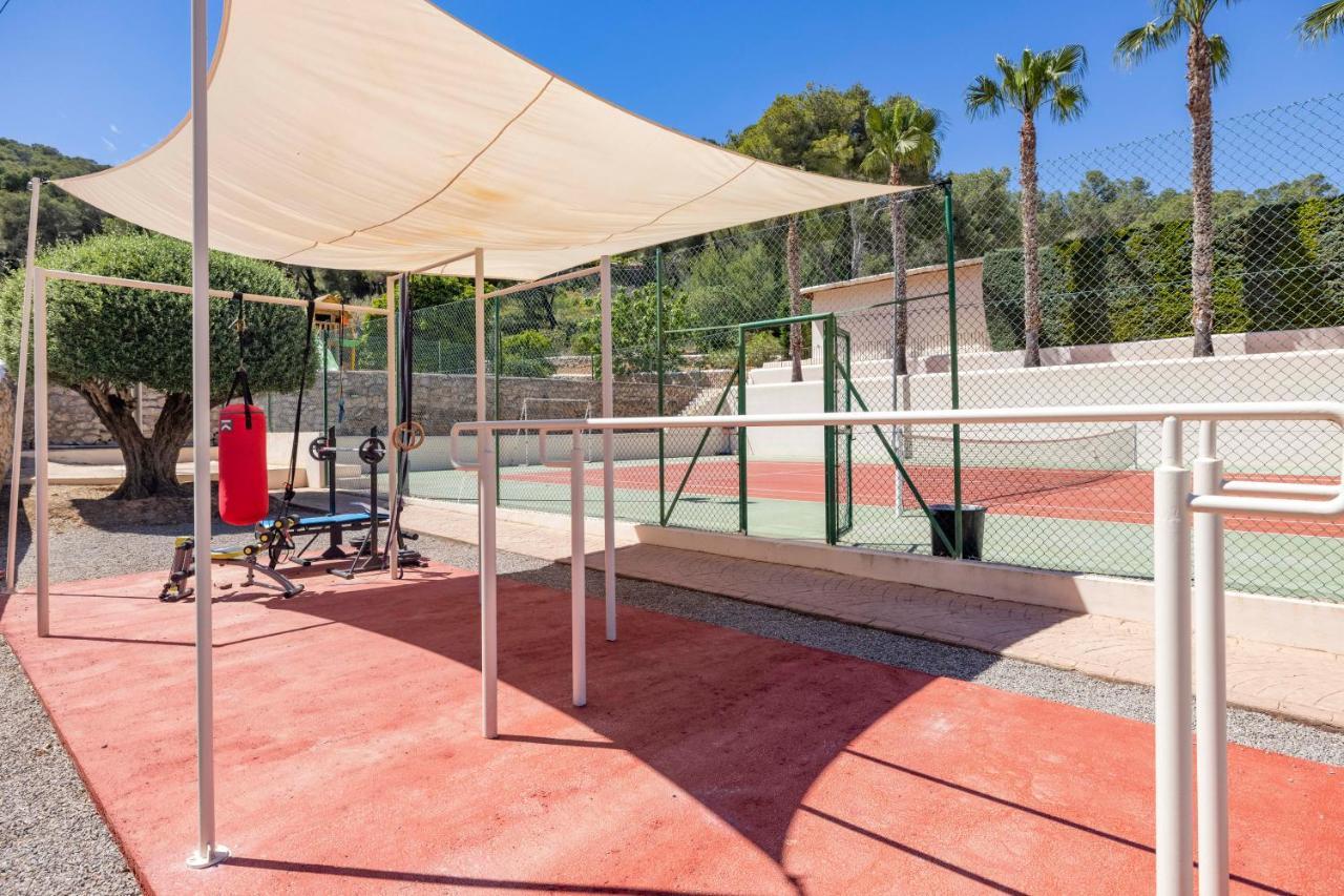 Oasis Complex Villa Cala Llonga (Ibiza)