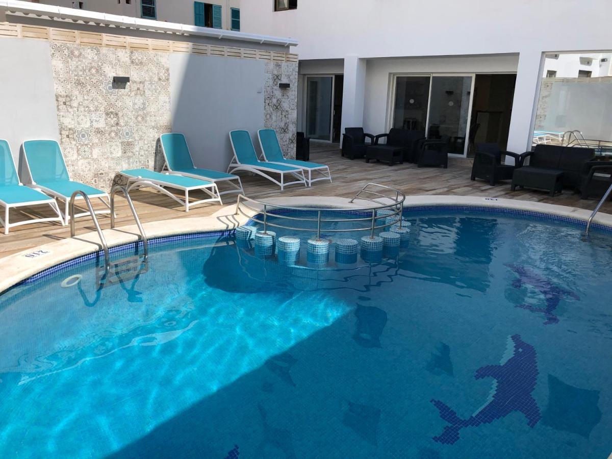 Rosalia Hotel *