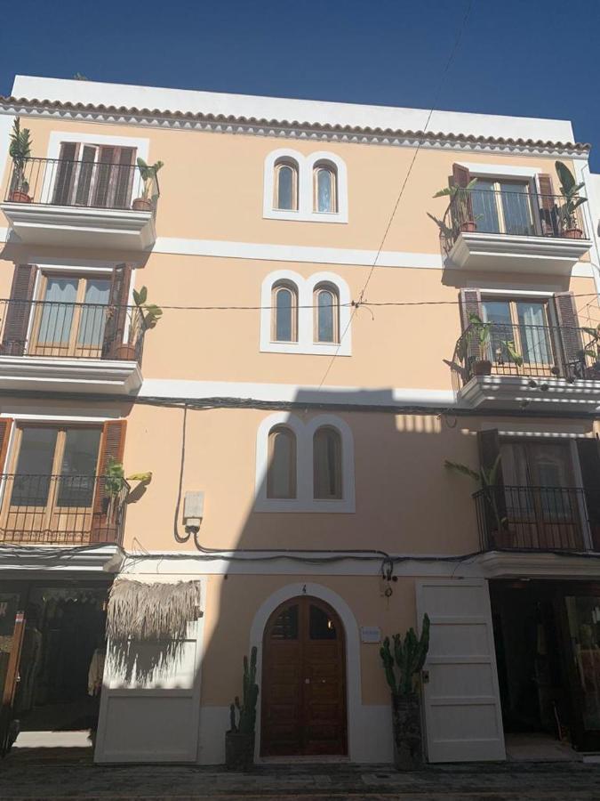13 Lives In Apartment Ibiza-Stadt