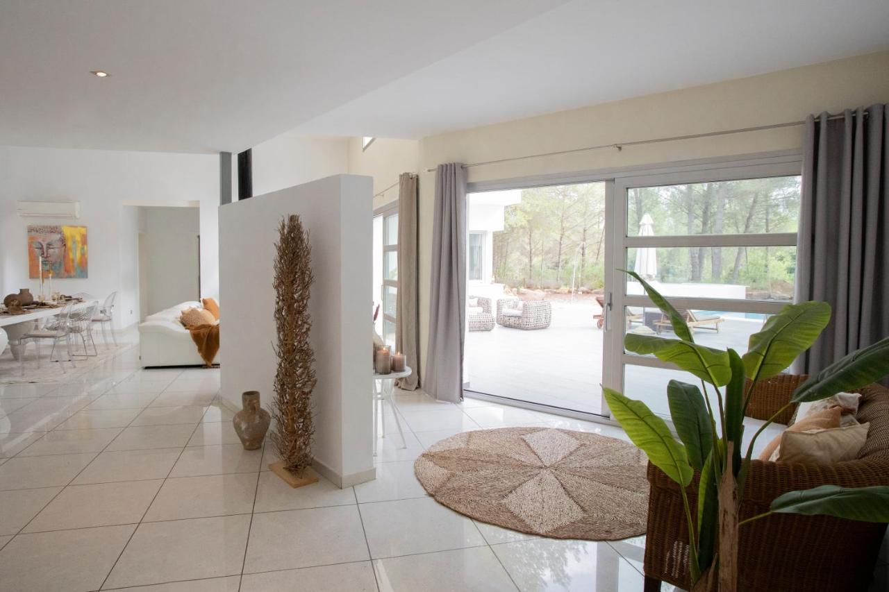 Peaceful In Santa Gertrudis Villa