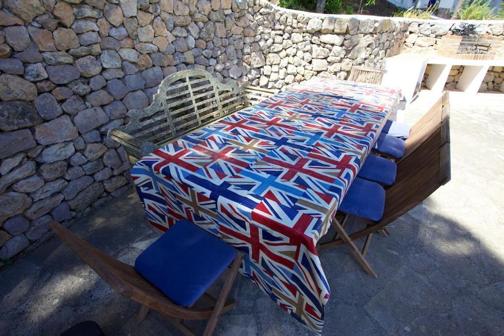 Finca Victoria Eu - A Lovely Ibiza In The Hills * Can Furnet