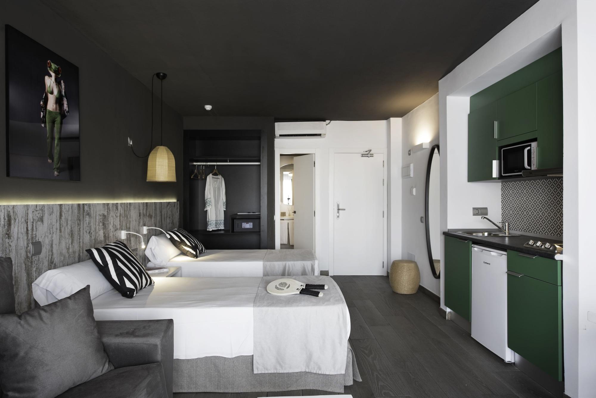 Vibra Mogambo - Adults Only 3*